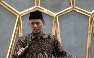 Khutbah Jumat : Lima Jurus Hadapi Sikap Negatif || Ustadz Dr. Ustadi Hamsah, M. Ag.